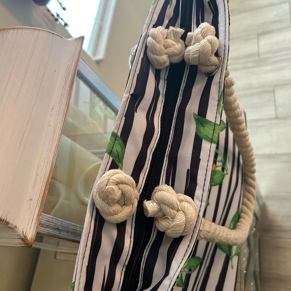 Cooler Tote - Picture 4 of 5